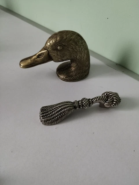 lot de deux décapsuleur ancien en métal cordon nœud et tête de canard 
