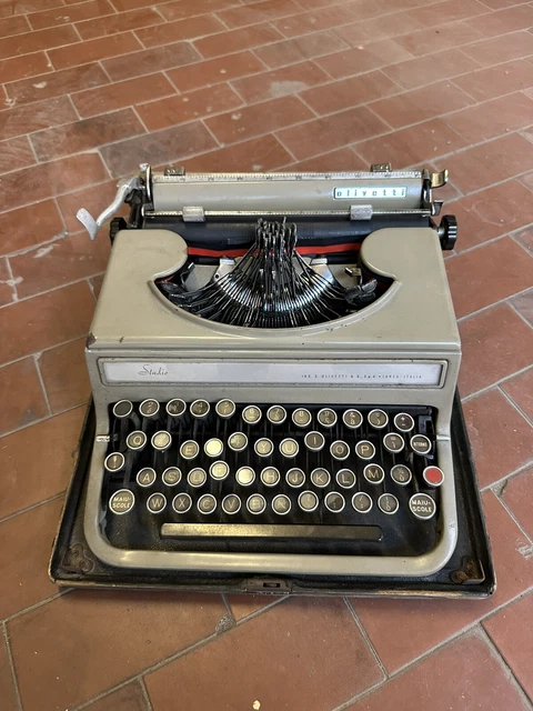 Macchina da scrivere Olivetti Studio Vintage