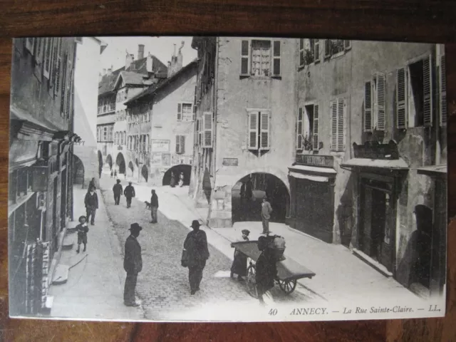 CPA Ak Annecy La rue Sainte Claire Animée