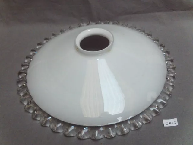 abat jour ancien en opaline blanche, bord plissé, Ø 24,6 cm à collerette (CB16)
