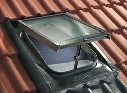 Lucernaio 45x57 Claus serie Base WL04RMV rosso mattone con vetro retinato 6 mm