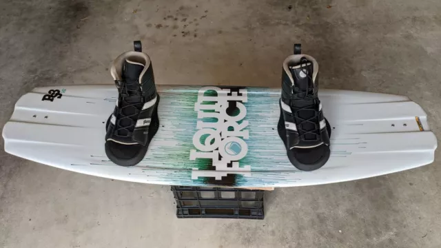 Liquid Force Wakeboard with Phoenix Boots near new condition 3