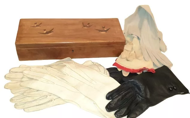 Superbe Boîte À Gants Ancienne En Bois D'olivier Et Cinq Paires De Gants