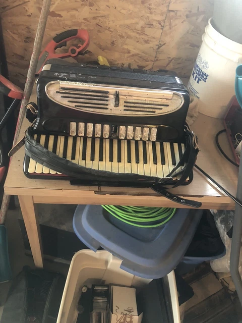 accordians musical instrument