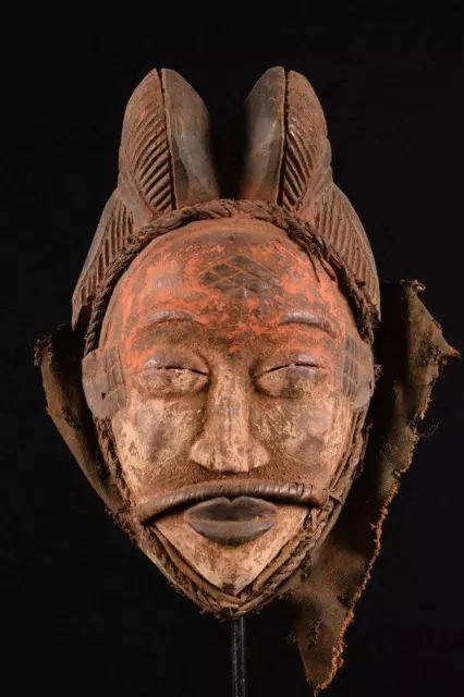 12712 An Old African Punu Mask Gabon