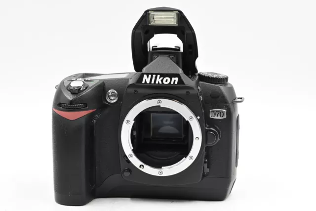 Nikon D70 6.1MP Digital SLR Camera Body #454 2