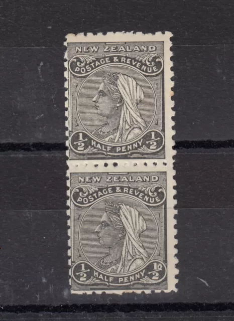 New Zealand QV 1882 1/2d Pair 10/2 Flaw MNH BP384