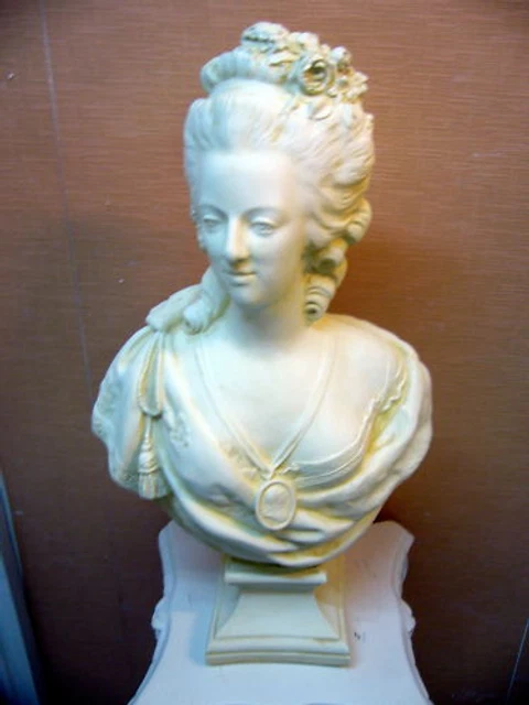 GRAND BUSTE MARIE Antoinette H:54cm Staff( plâtre de moulage renforcé