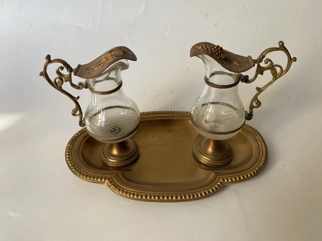 Ancienne Paire De Burettes D'eglise Verre Grave Et Laiton Plateau Fin Xixeme