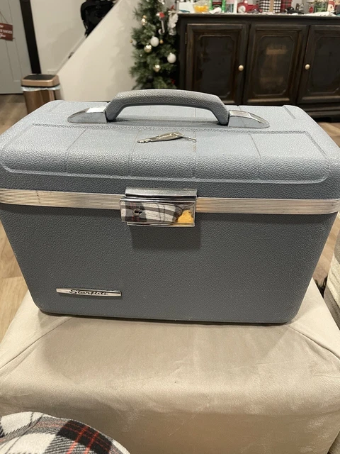 Vintage Starflite Train Case,Key, And Tray Included
