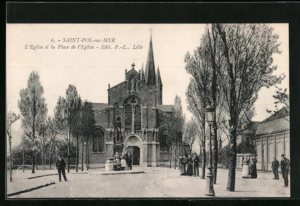 CPA St-Pol-sur-Mer, L´Eglise et la Place de l´Eglise