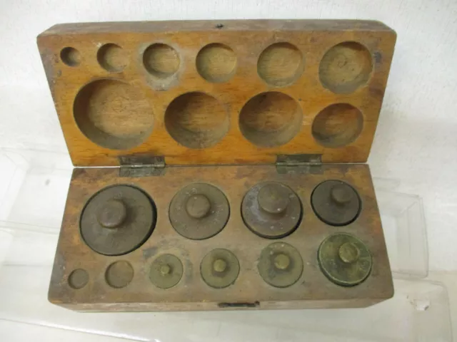 x-20399 Alte Messing Gewichte im Holzkasten 2-200g,mit Gebrauchsspuren 2