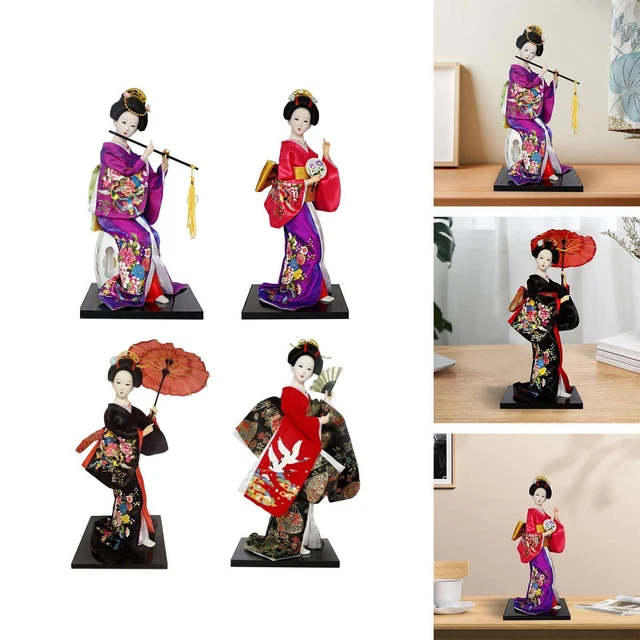 Figurine Intagliato Gufo Di Legno Immagine Stock - Immagine di bianco