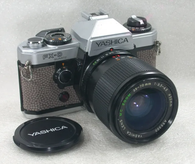 Yashica FX-D Quartz 35mm SLR Camera + Yashica 35-70mm F3.5-4.5 Zoom Lens A59300