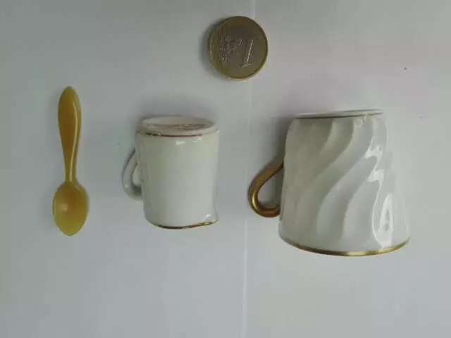 Miniatures porcelaine : tasse (Th. haviland, limoges), pot à lait (ch pillivuyt)