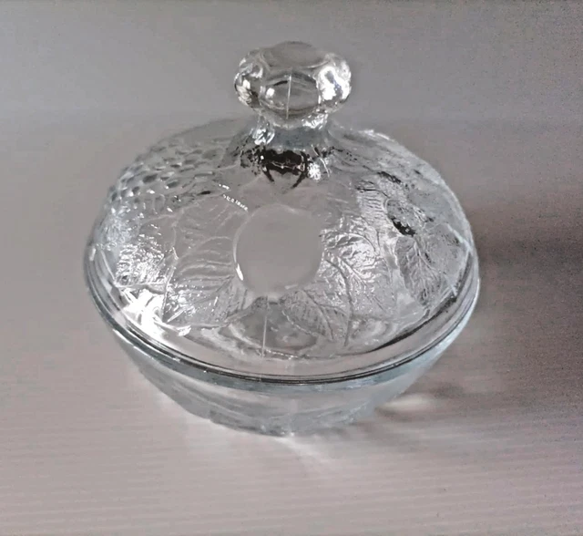 HANAP en verre soufflé et taillé, sur piédouche