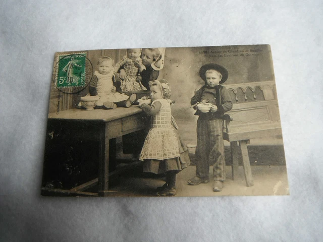 CPA carte postale Autour du chaudron de bouillie / Enfants environs de Quimper
