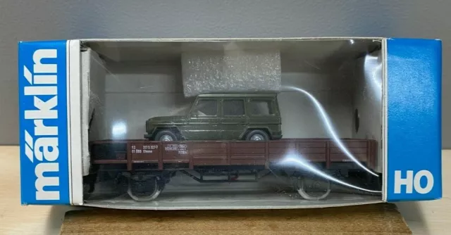 Marklin  4434  Low sided flatcar w/t Green Mercedes SUV.    Mint