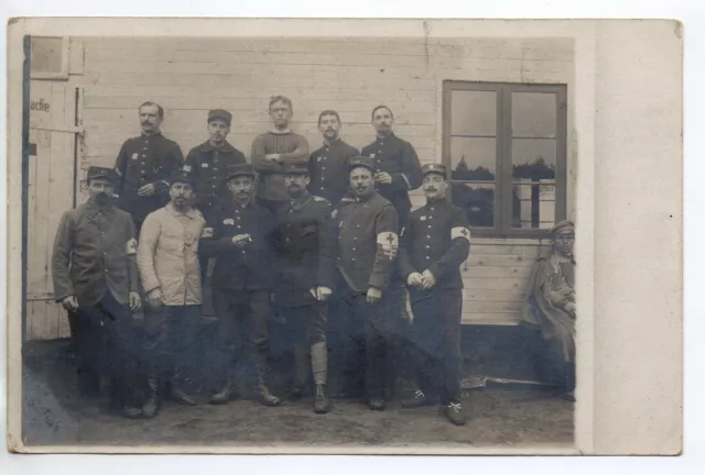 Thème VIE MILITAIRE & Guerre - CARTE PHOTO Non située - Soldats - cachet au dos
