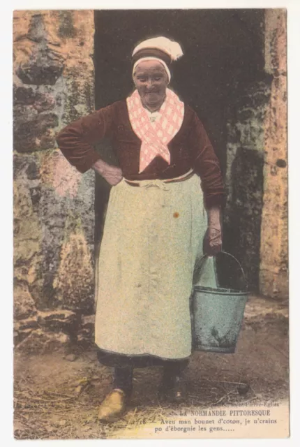CPA 14 La Normandie pittoresque n° 1718 – Femme au seau