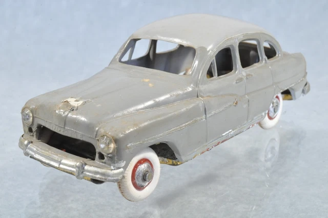 Miniature Norev 1/43 - Ford Vedette Dépanneuse Jaune De 1959 (occasion)
