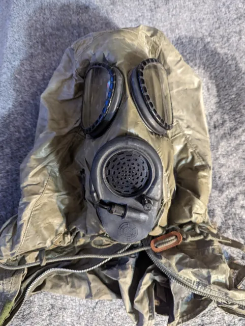 M17A2 Gas Mask, Chemical Biological With Canvas Carry Bag 1984