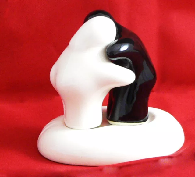 Salt & Pepper Shaker Cruit Ceramic Kissing Couple homeware house dinner gift