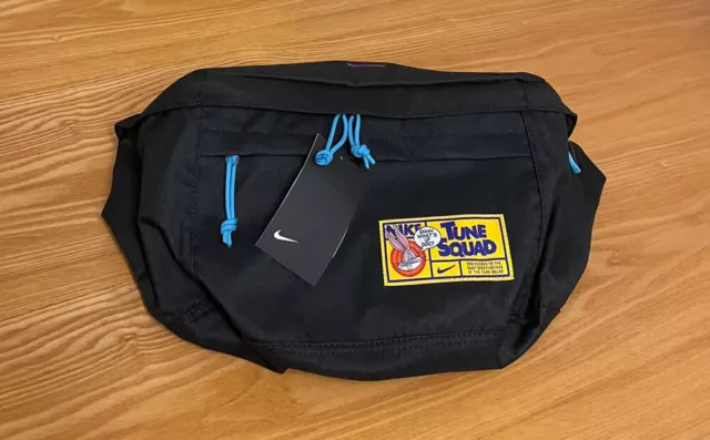 Borsa a tracolla Nike Tech x Space Jam A New Legacy Tune Squad divertente hip pack