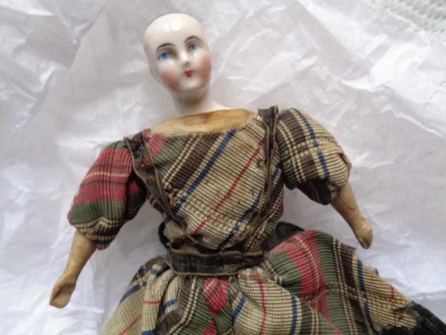 Ancienne poupée allemande en porcelaine émaillée de