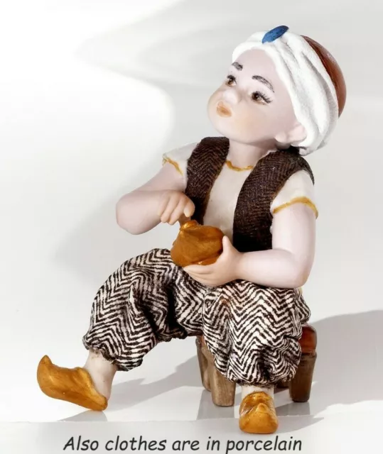 Petite Statue en Porcelaine Capodimonte De Aladdin Bibelot Sculpture Figurine De