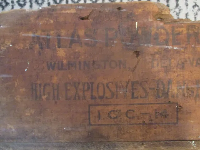 Antique Atlas Powder Co, Wilmington Delaware/box/crate 2
