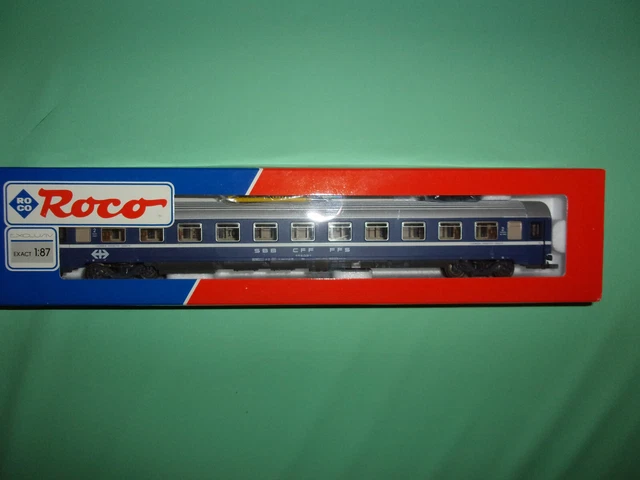 ROCO voiture couchettes 2ième classe UIC bleu/crème 44604