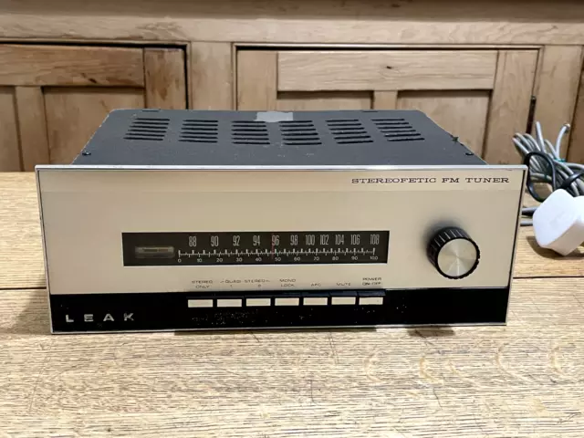 Stereofetic Fm Tuner Leak Hi-Fi Separates - Powers Up