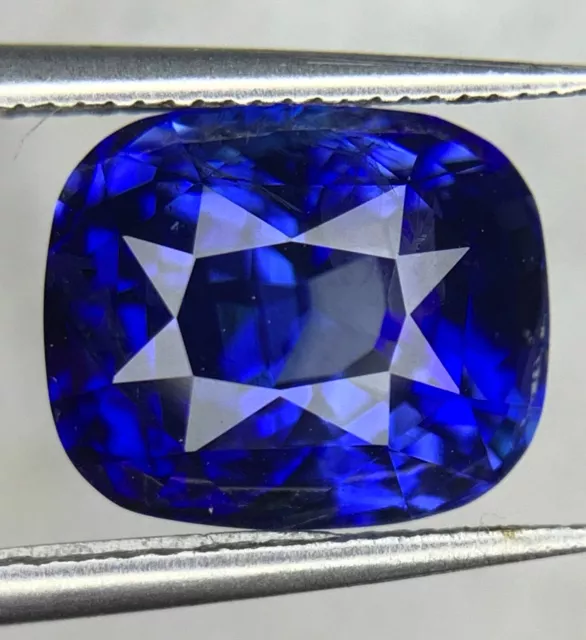 IGI Certified 5.25ct Cornflower Blue Sapphire from Sri Lanka