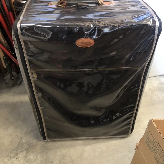 Dakota by Tumi B27“ Black Upright Wheeled Carry On Suitor Suitcase