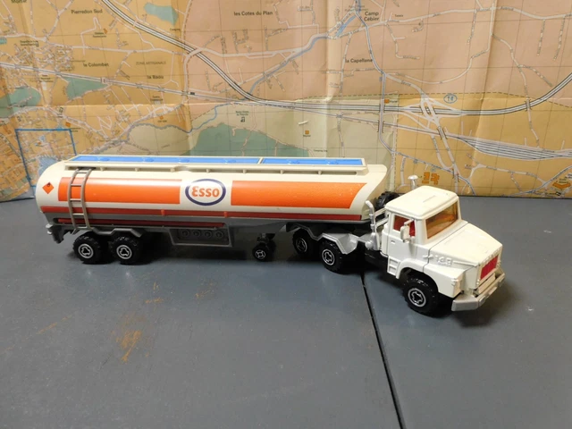 Photo D'un Camion Citerne Scania Série T - Semi-Remorque Multicolore En Autriche, Modèle PITZTA