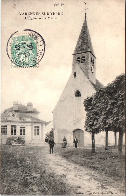 91 VARENNES SUR YERRE - l'eglise et la mairie.