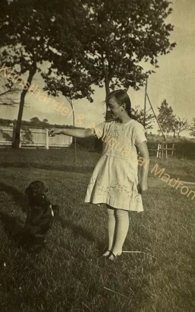 orig. Foto Mädchen Hund um 1930