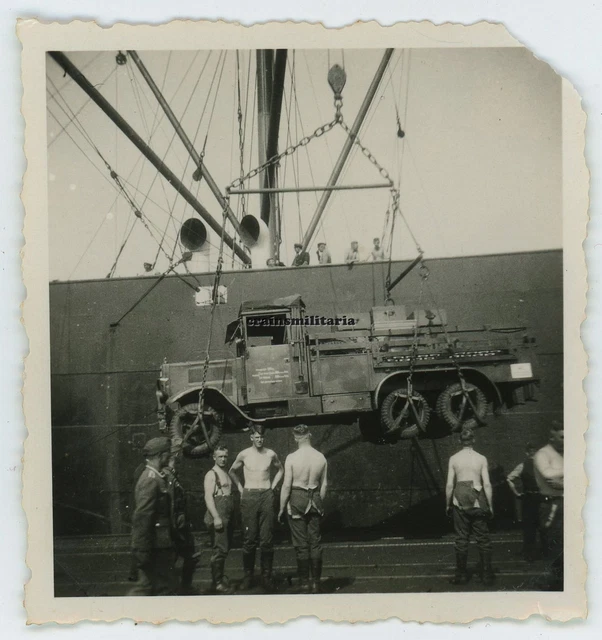 Orig. Foto Schiff Verladung Lkw im Hafen - Henschel Krupp Mercedes Büssing-NAG