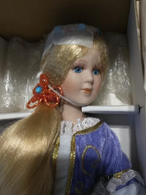 Heritage Signature collection porcelain doll Rapunzel 12369