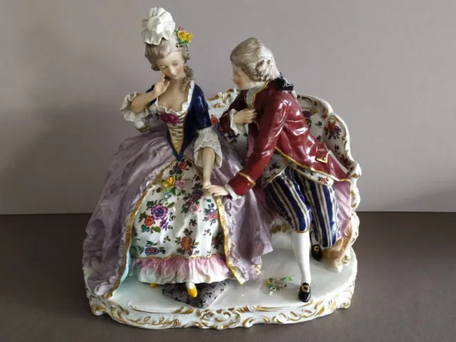 Figurine Antique En Porcelaine De Dresde ? German Dresden ? Capodimonte ?