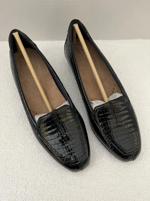 Clarks Everyday Timeless Loafer Women Sz 6 M Navy Croc Patent Slip On Flat Shoe Clarks Everyday Timeless Loafer Women Sz 6 M Navy Croc Patent Slip On Flat Shoe