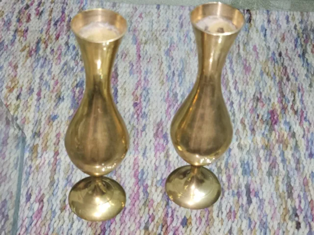 PAIR OF VINTAGE SHAPED BRASS VASES, 8 INCHES TALL In Excelent Condition