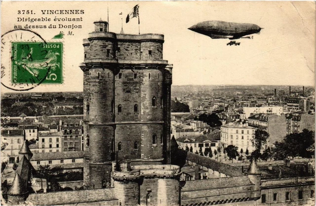 CPA AK VINCENNES Dirigeable évoluant au dessus du Donjon (672218)