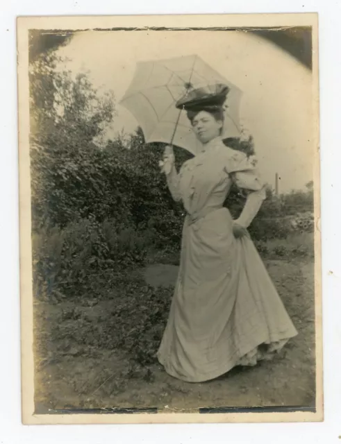 PHOTO C. 1900 une femme a l ombrelle robe chapeau la Belle Epoque chambre EUR 100 00 PicClick FR