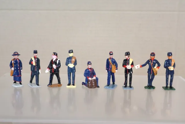 BRITAINS TROPHY MINIATURES TRADITION of LONDON VICTORIAN MAIL POSTMEN oi