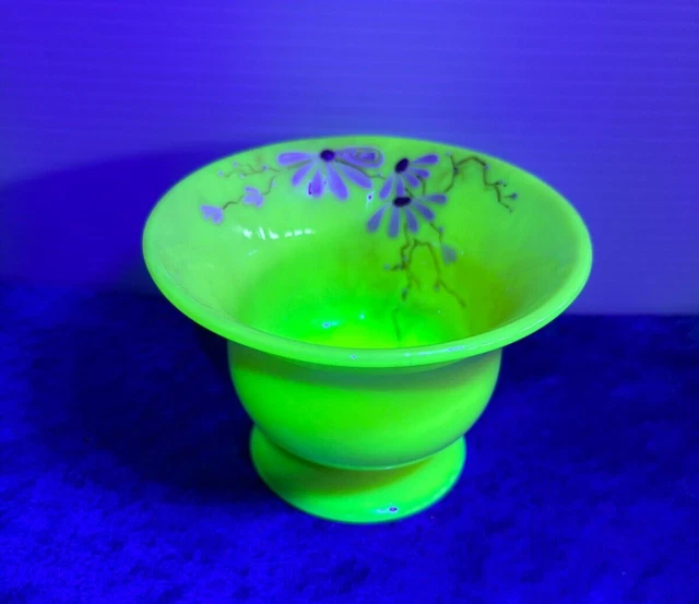 PAIRPOINT BLOWN URANIUM Glass Vase Signed P. Kiluk Hand Painted Enamel 79.64 PicClick CA