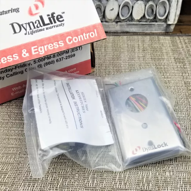 DynaLock 7005 x LED 7000 Series Keyswitch Maintained Momentary 1 Each SPDT
