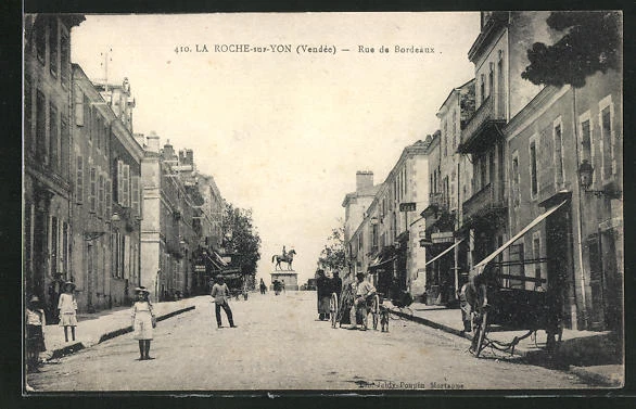 CPA La Roche-sur-Yon, Rue de Bordeaux, street view