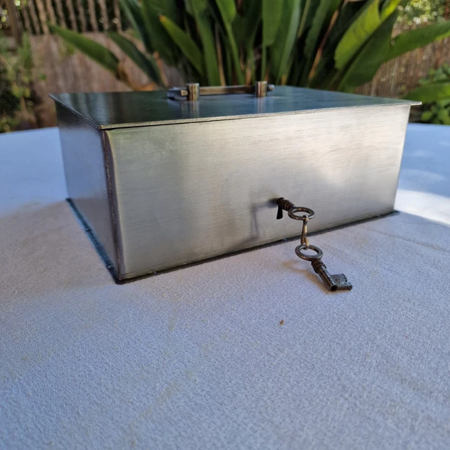 ANCIEN PLATEAU DE service en métal orné de fleurs EUR 55,98 - FR